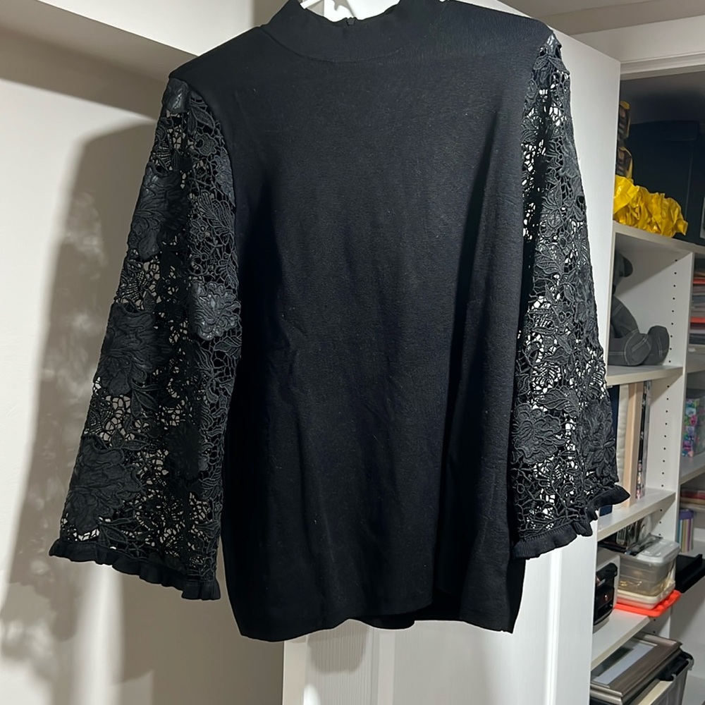 Chicos black top